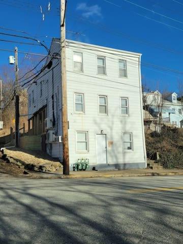 California Ave - 2 Bedroom - Home Away From Home! Pittsburgh Exterior photo